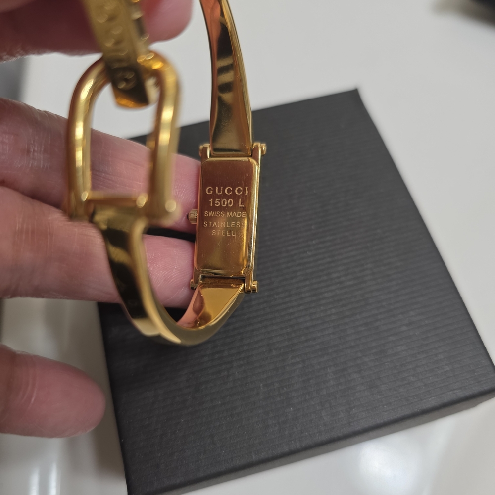 Gucci Gold Rectangular Watch - Picture 8 of 8
